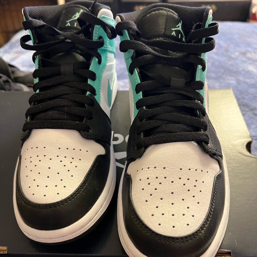 Jordan 1 Mid